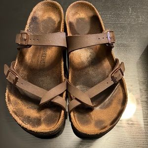 Mayari Birkenstock size 39 (8/8.5)